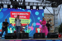 Праздничная атмосфера, конкурсная программа и музыка под открытым небом – так Уссурийск отметил День молодежи
