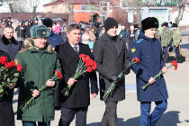 В День защитника Отечества уссурийцы возложили цветы в память павших воинов