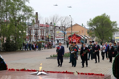 Цветы в честь Великой Победы возложили в Уссурийске